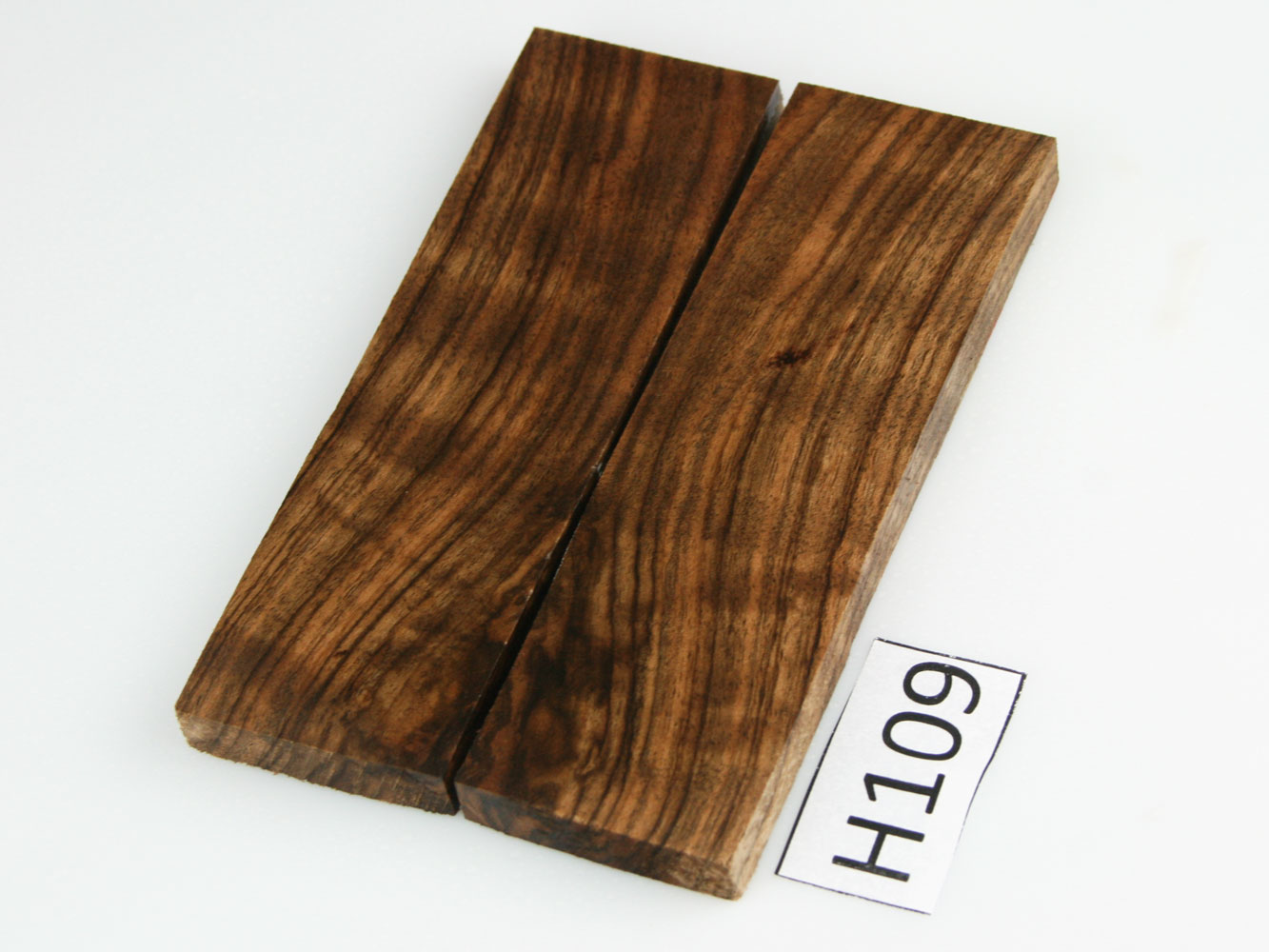 H109 - Messergriffschalen