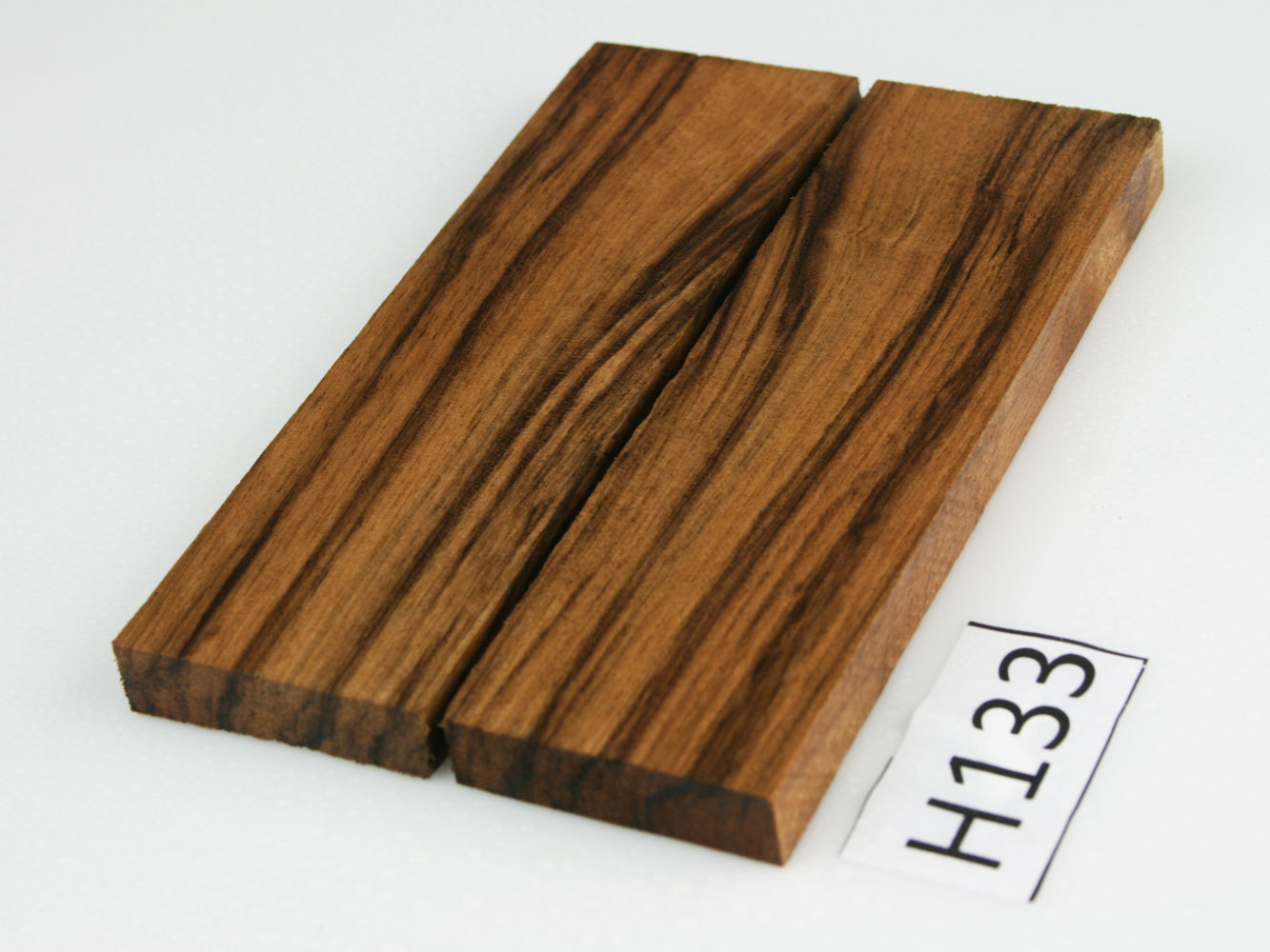 H133 - Messergriffschalen