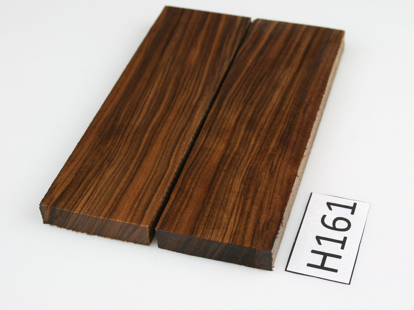 H161 - Messergriffschalen