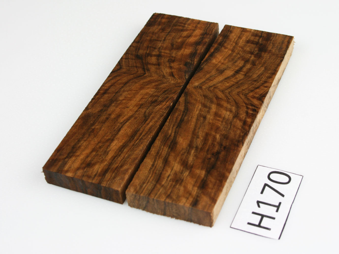 H170 - Messergriffschalen