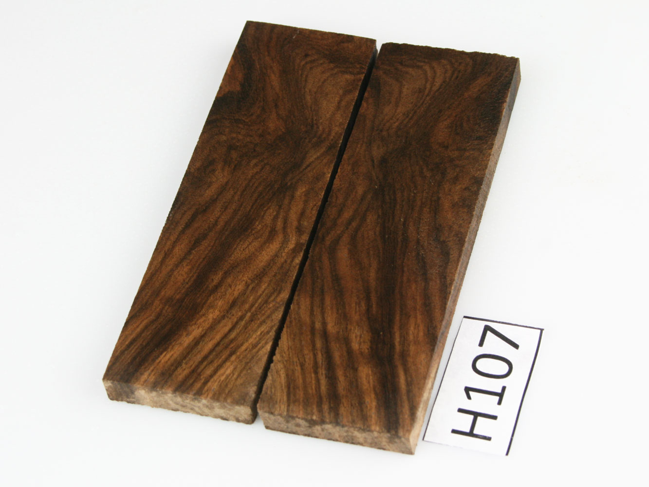 H107 - Messergriffschalen