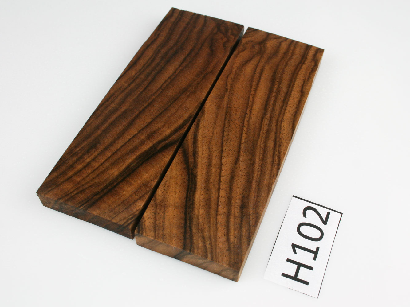 H102 - Messergriffschalen