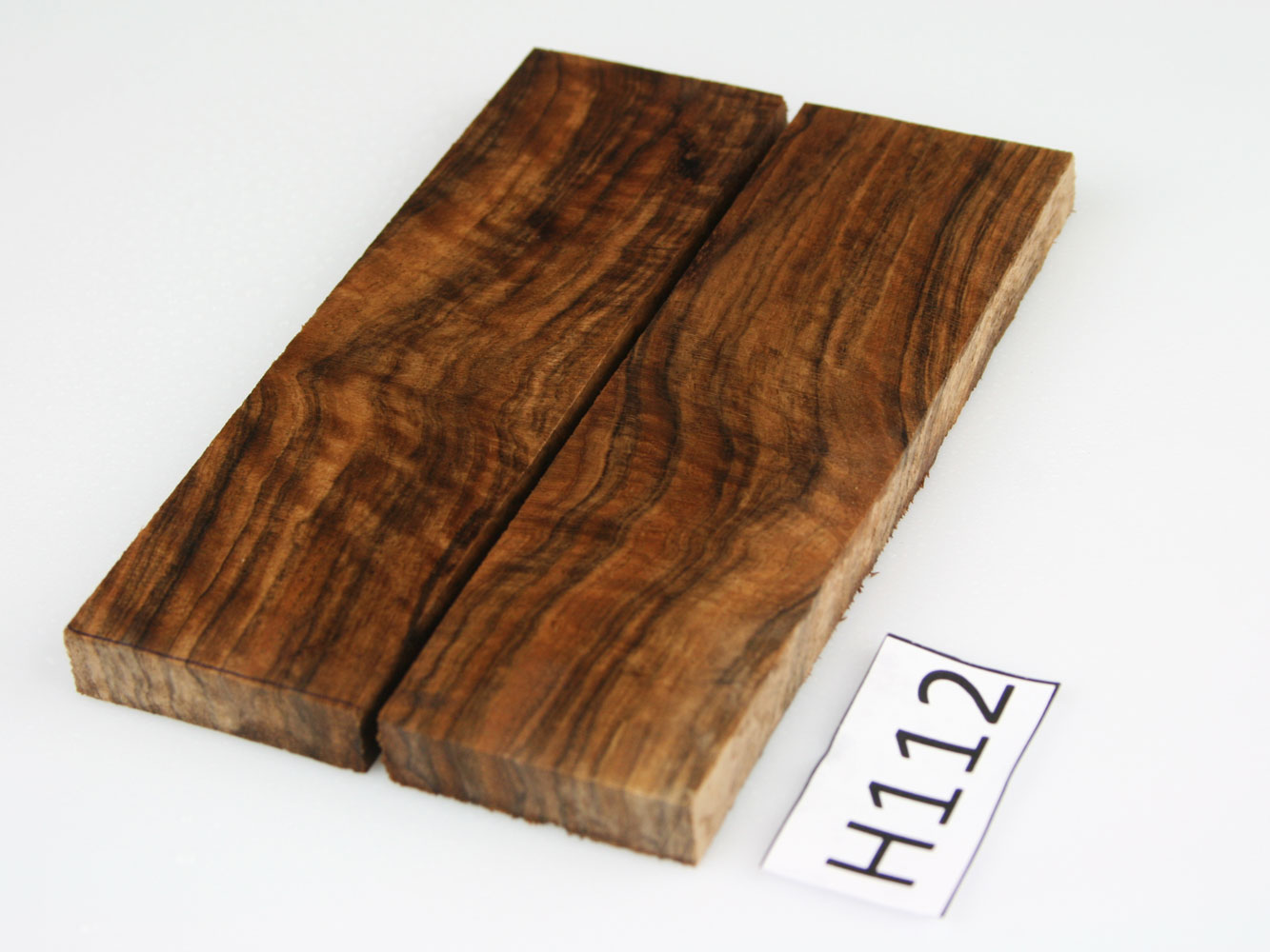 H112 - Messergriffschalen