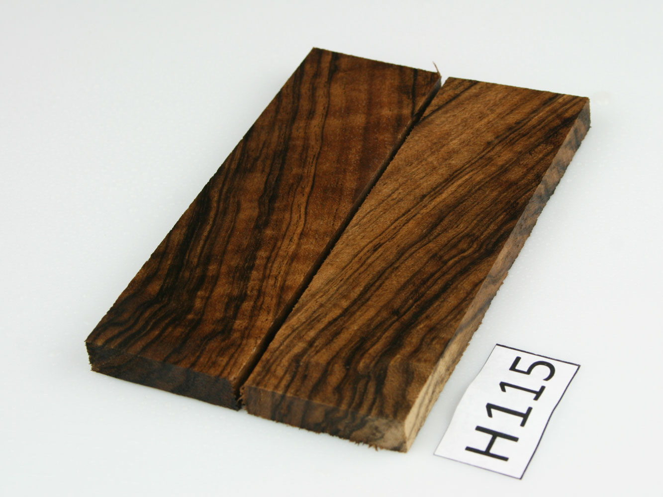 H115 - Messergriffschalen