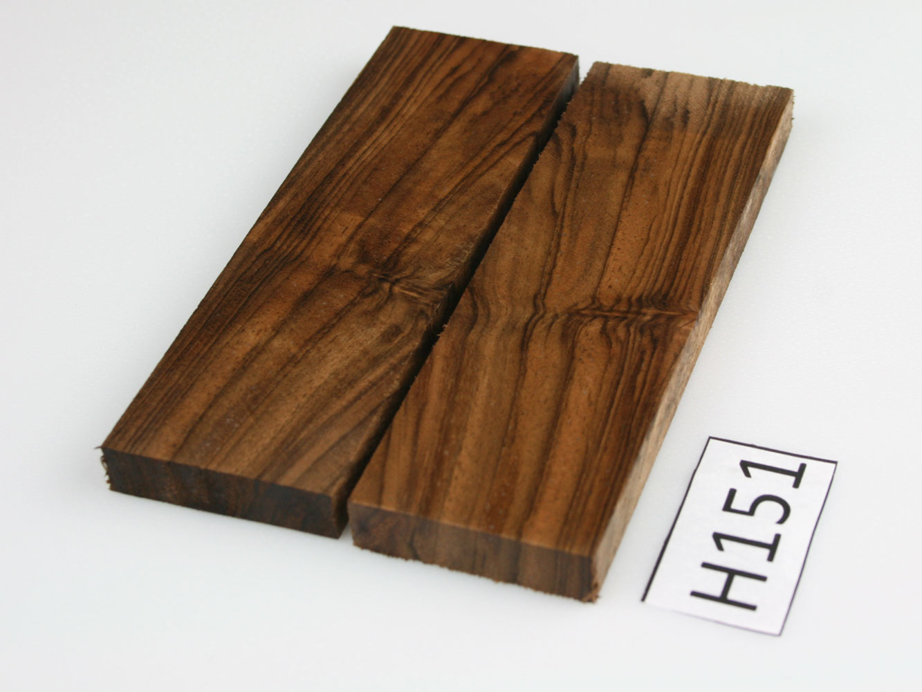 H151 - Messergriffschalen